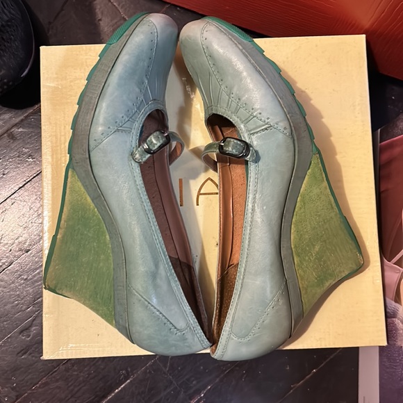 Kenneth Cole’s Reaction Mary Jane wedges gently used 9. - Picture 5 of 6